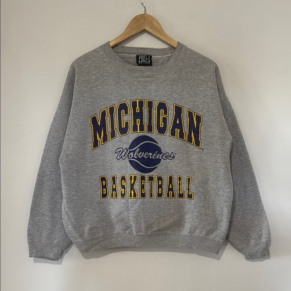 Vintage Michigan Wolverines Basketball Crewneck / 90s / Medium